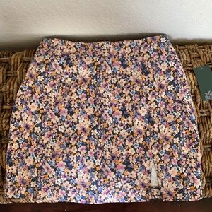 Cute floral skirt!